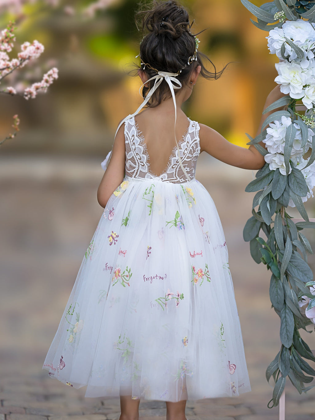 Vestido de tul hasta la rodilla con bordado de encaje 