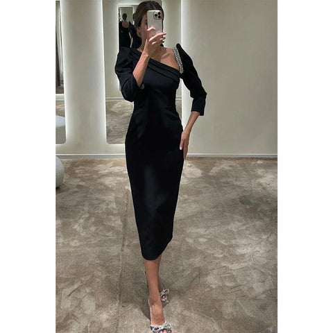 Vestido de noche formal con escote barco, mangas 3/4 y cuentas, corte tubo/columna 