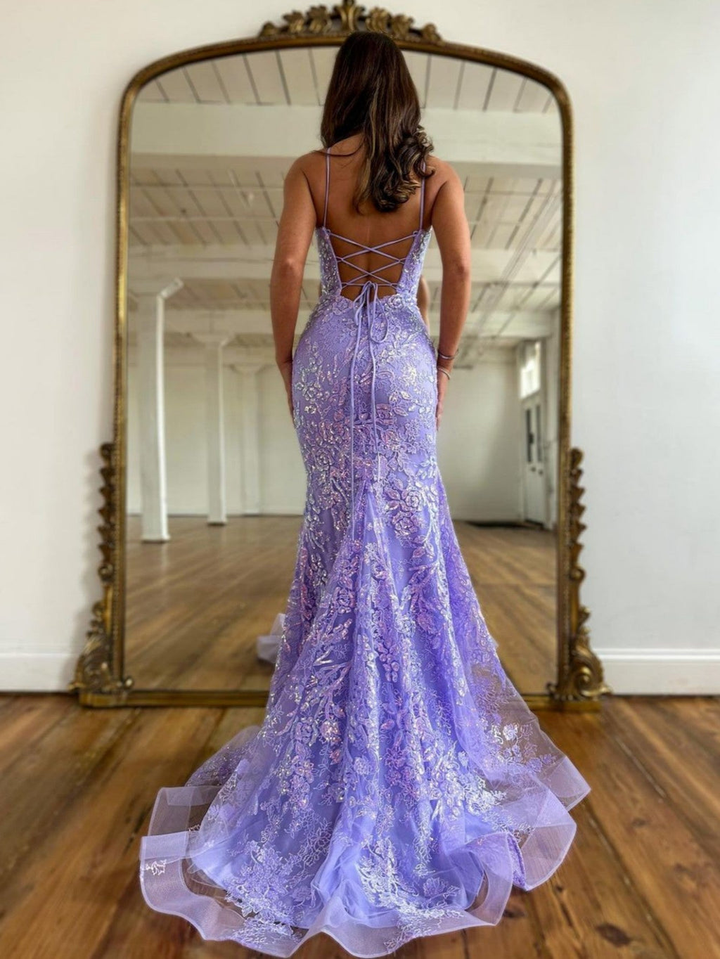 Vestido de fiesta de encaje con escote sirena