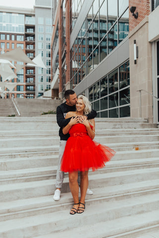 Vestido corto de princesa de tul con volantes y malla para mujer, ideal para fiestas, graduaciones, bodas y eventos especiales. Vestido tutú de hada, color negro, modelo Y512.