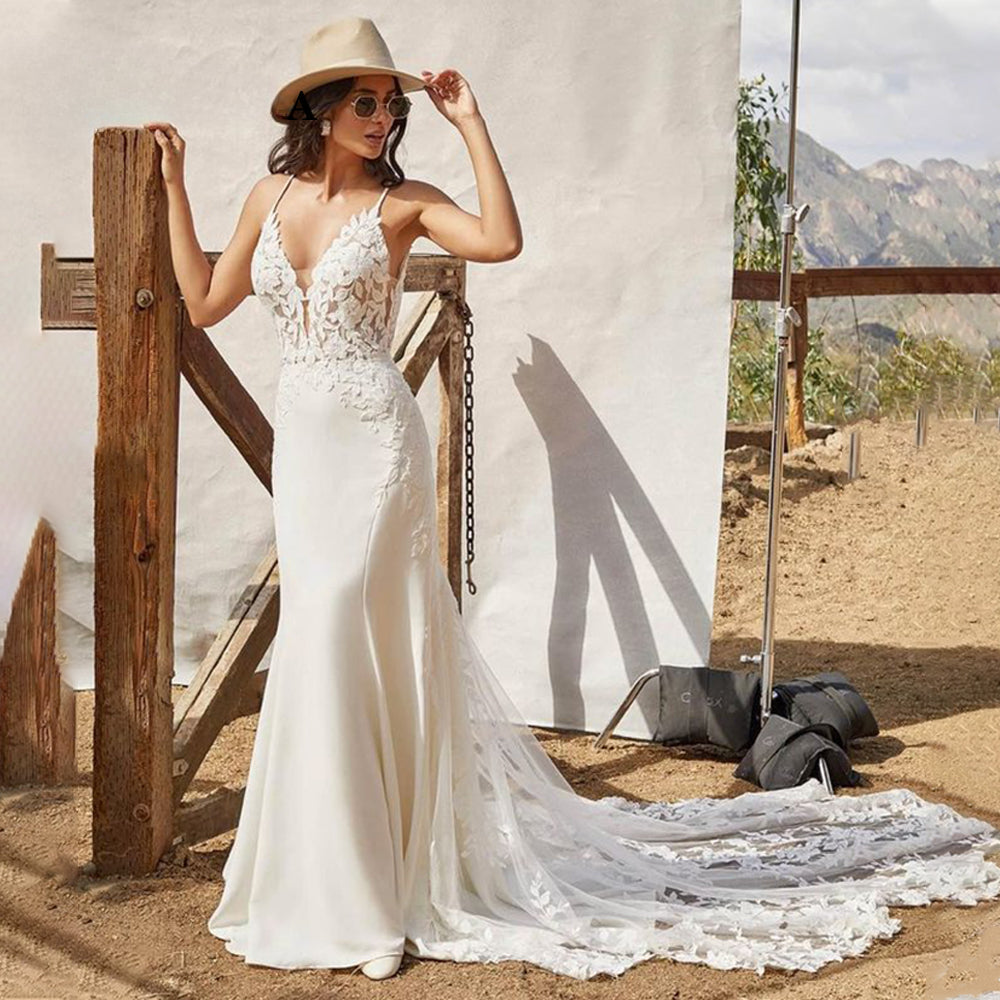 Robe de mariée sirène à fines bretelles en satin, col en V, appliques, dos nu, sans manches, personnalisable. 
