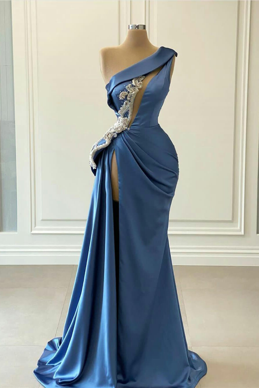 Elegante vestido largo de sirena de satén con un solo hombro y abertura para baile de graduación.
