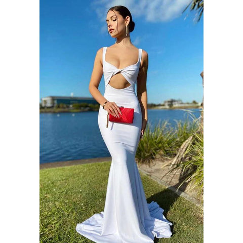 Robe de bal longue fourreau dos nu à découpes et col carré