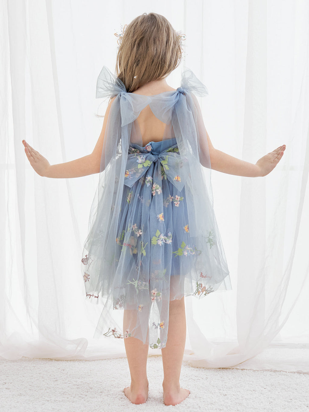 Vestido de niña pequeña de las flores, corte en A, sin mangas, de tul bordado floral. 