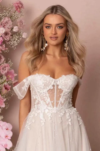Fabuloso vestido de novia blanco de corte A, sin mangas, con encaje, hombros descubiertos y volantes.