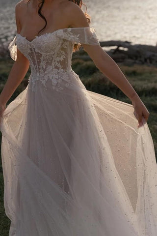 Fabuloso vestido de novia blanco de corte A, sin mangas, con encaje, hombros descubiertos y volantes.