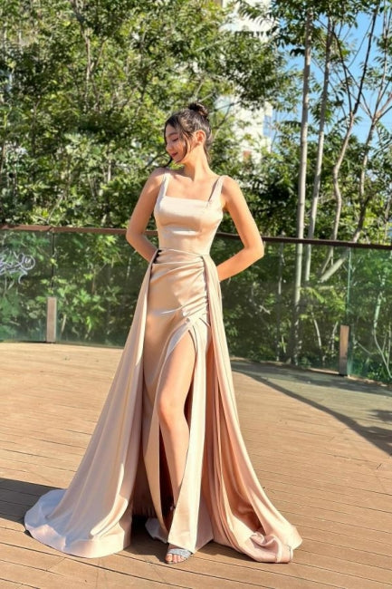Superbe robe de bal carrée en satin sans manches avec traîne fendue