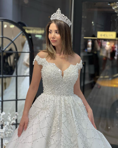 Fabuloso vestido de novia largo hasta el suelo, escote corazón, hombros descubiertos, corte en A, lentejuelas y volantes