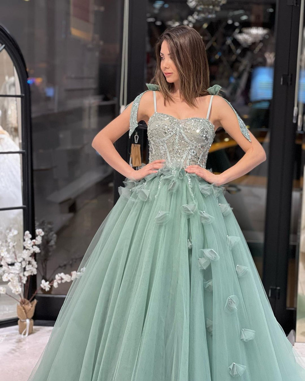 Fabuloso vestido de novia largo hasta el suelo, escote corazón, sin mangas, corte en A, de tul y lentejuelas.
