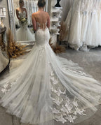 Robe de mariée sirène longue sans manches à décolleté cœur ornée de dentelle, absolument fabuleuse !