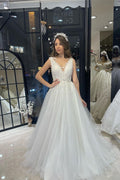 Fabuleuse robe de mariée longue en tulle, col V sans manches, coupe trapèze, col en V