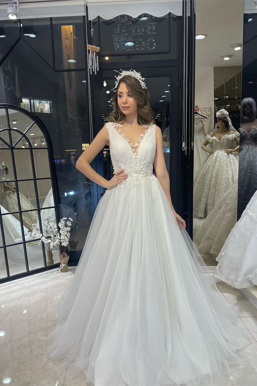 Fabuleuse robe de mariée longue en tulle, col V sans manches, coupe trapèze, col en V