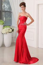 Fabuloso vestido largo rojo de fiesta sin tirantes, con lentejuelas, sin mangas y con cordones