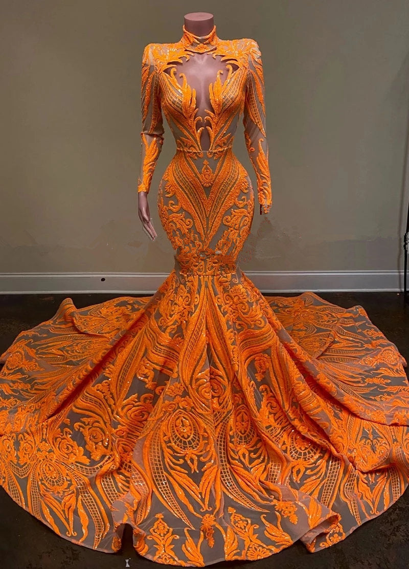 Fabulosos vestidos de sirena de manga larga con apliques de encaje y cuello halter color naranja para baile de graduación.