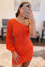 Vestido ajustado de fiesta con lentejuelas brillantes y un solo hombro