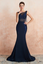 Fascinante robe de soirée sirène longue en satin ornée de bijoux