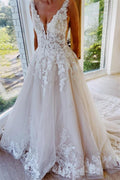 Vestidos de novia de encaje, sin espalda, corte en A, escote en V y sin mangas.