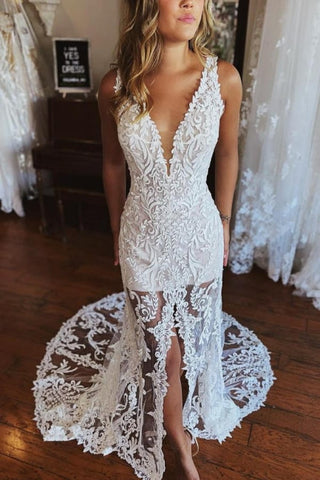 Vestidos de novia de sirena con tirantes finos, encaje y abertura.