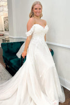Elegante vestido de novia largo color marfil, corte en A, hombros descubiertos, con apliques de tul