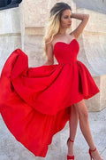 Vestido corto de fiesta rojo de satén con escote corazón y corte asimétrico