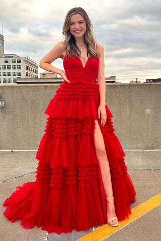 Robe de bal longue en tulle à fines bretelles et fente, fendue.