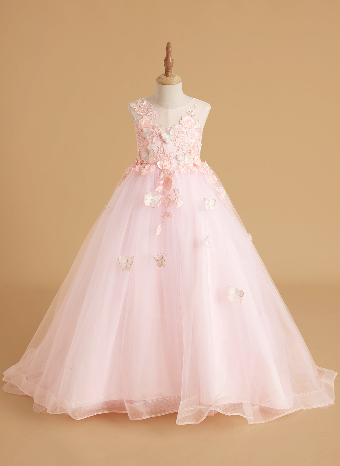 Vestido de baile de princesa Serenity con apliques de encaje y adornos de mariposas 