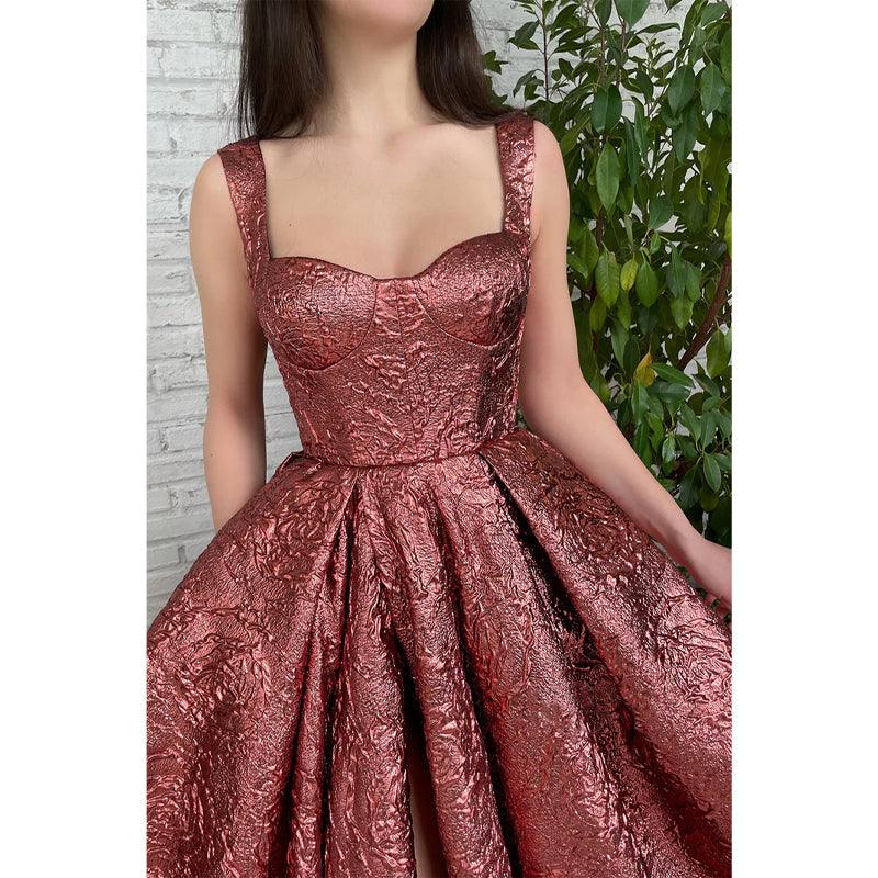 Robe de bal longue à bretelles spaghetti et fente haute 