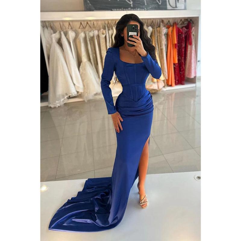 Vestido de fiesta azul de manga larga con pliegues cuadrados y corte tubo/columna 