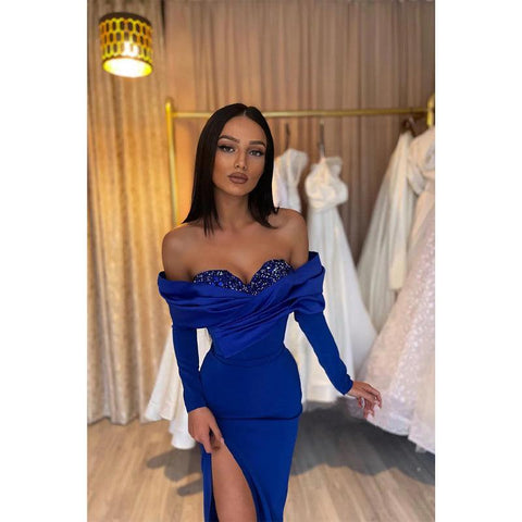 Robe de soirée longue à manches longues et décolleté en cœur