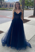 Vestido largo de fiesta azul marino con tirantes finos y corte en A