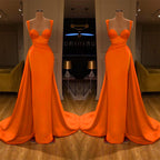 Impresionantes vestidos largos de sirena de satén con escote corazón y abertura alta para graduación.