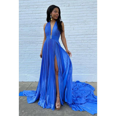 Vestido sencillo e informal de corte A con cuello halter, sin mangas, con abertura lateral y espalda descubierta para fiesta y graduación