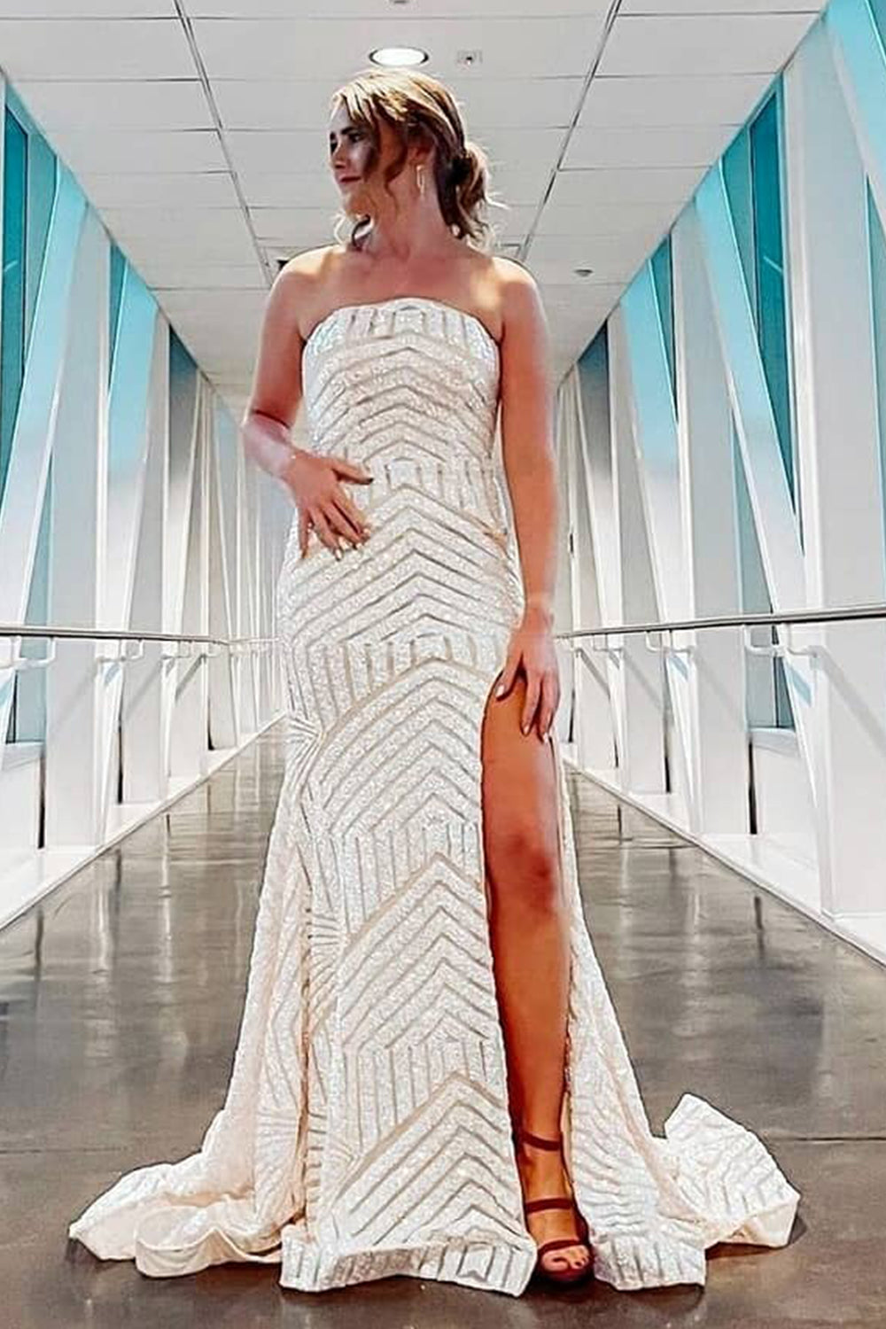 Robe de bal longue bustier à sequins bleu ciel