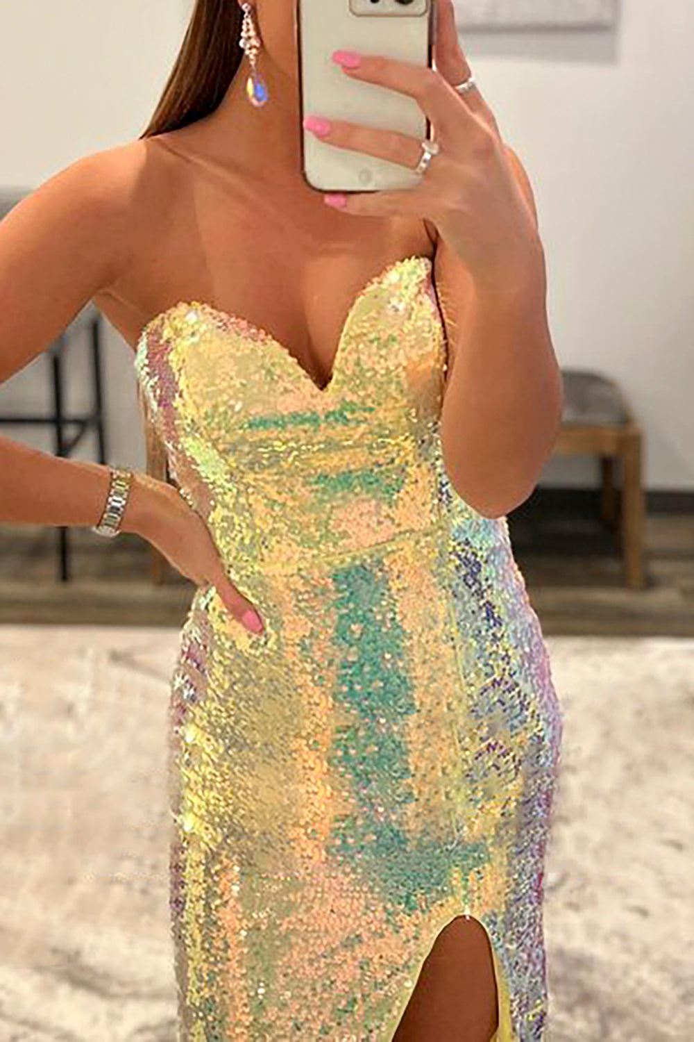 Robe de bal bustier à sequins avec fente