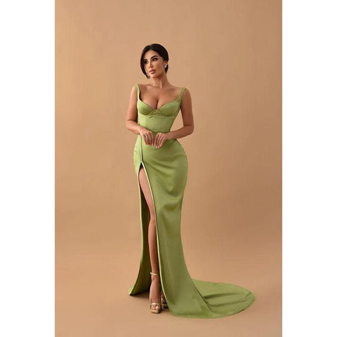 Robe de soirée longue en satin à col en V et fente latérale, style sirène, avec traîne