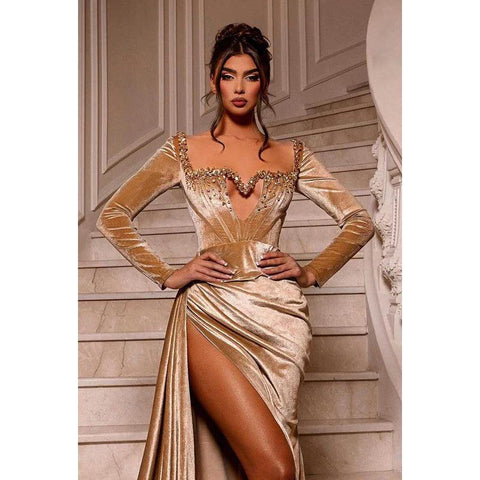 Robe de soirée à col carré et manches longues, avec découpes perlées et fente