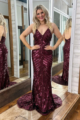 Robe de bal longue sirène à fines bretelles bordeaux et sequins, dos nu