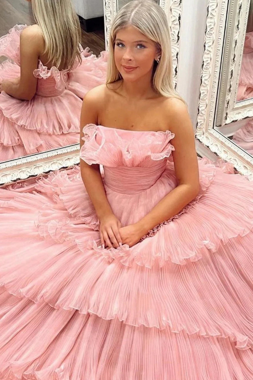Charmante robe de bal longue bleue bustier trapèze à volants