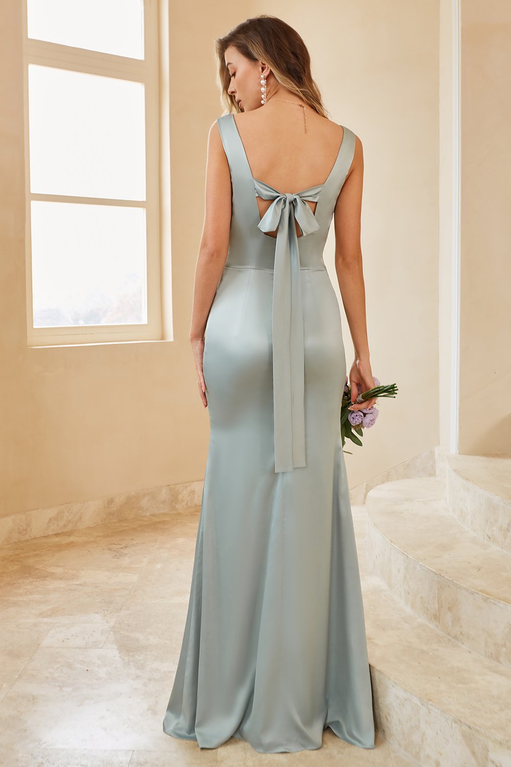 Vestido de dama de honor de satén con abertura