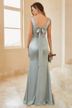 Vestido de dama de honor de satén con abertura