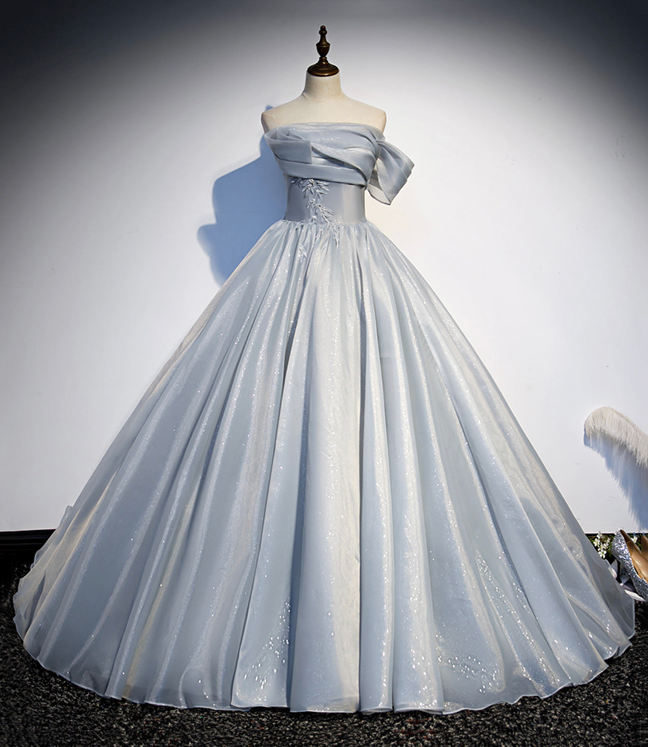 Vestido largo de gala de tul gris con encaje, talla 91