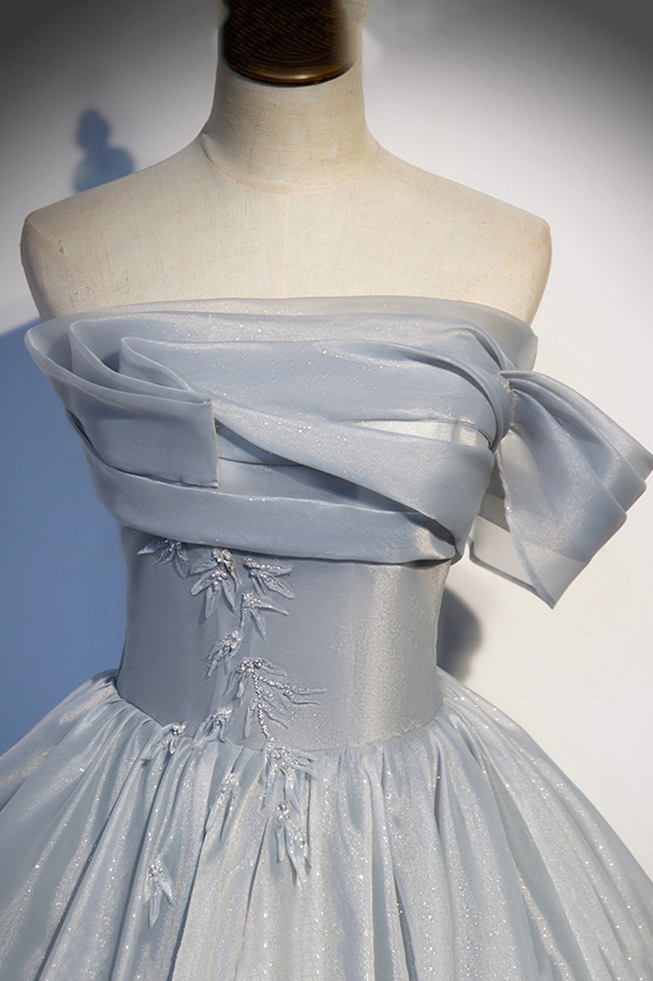 Vestido largo de gala de tul gris con encaje, talla 91