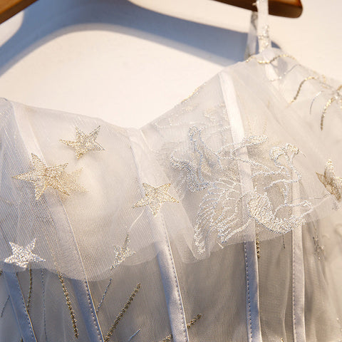 Lindo vestido corto de tul gris para baile de bienvenida s96