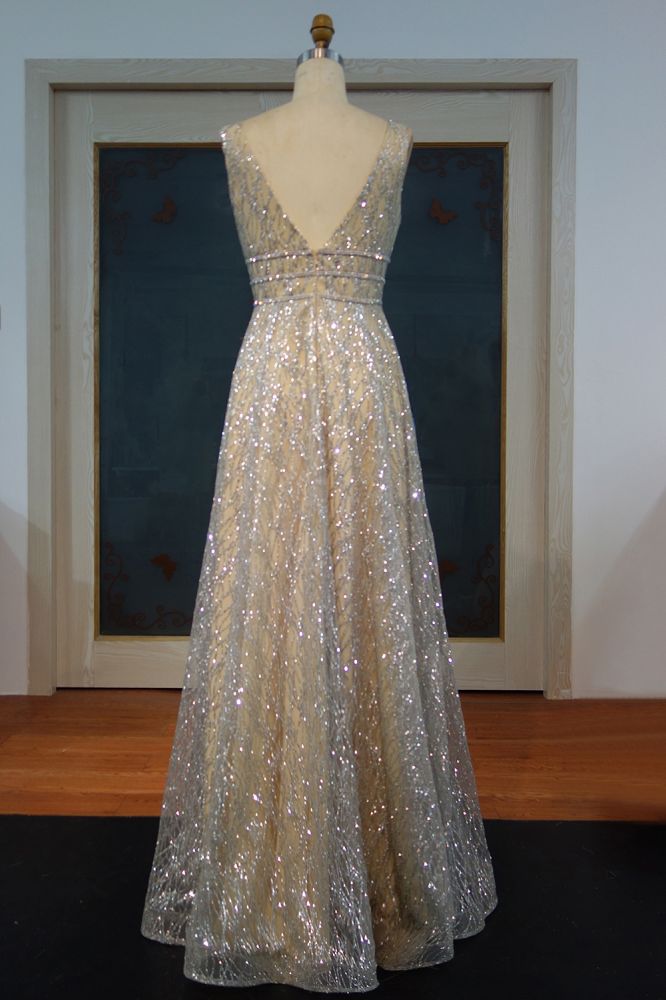 Robe de bal longue trapèze à sequins sans manches et motifs argentés