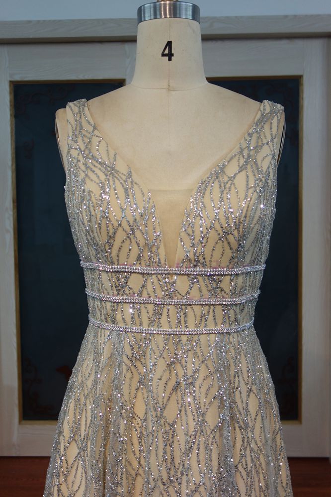 Robe de bal longue trapèze à sequins sans manches et motifs argentés
