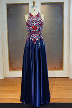 Robe de bal longue trapèze sans manches à col rond ornée d'appliqués