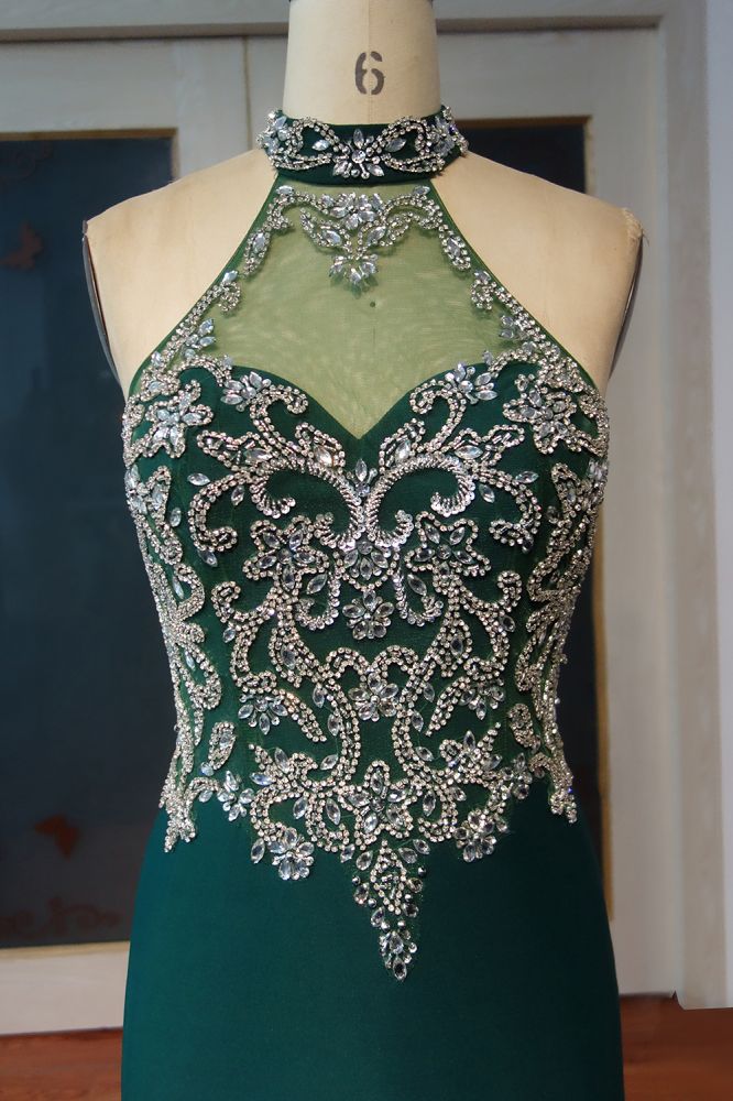 Robe de bal sirène longue à col halter ornée de cristaux