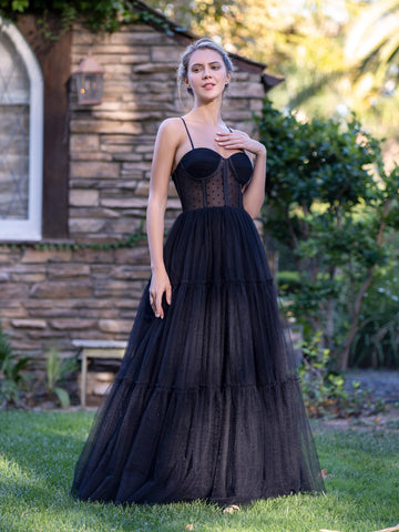 Robe de bal longue en tulle à fines bretelles