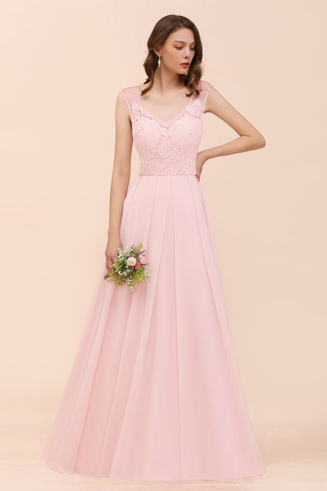 Robe de demoiselle d'honneur rose en dentelle florale, coupe trapèze, idéale pour un mariage.