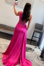 Robe de bal longue en satin plissé asymétrique à une épaule, fourreau, froncée, à une épaule.